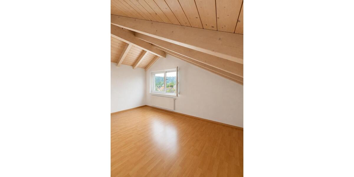 Dachgeschoßwohnung Vaihingen an der Enz - 3 Zimmer, 90 m&sup2;, 1.350&euro; | Angebot:27554043