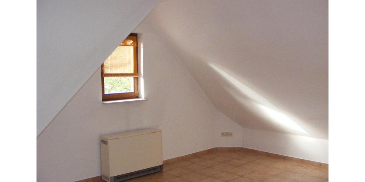 Dachgeschoßwohnung Mühlacker - 3 Zimmer, 72 m&sup2;, 770&euro; | Angebot:27576118