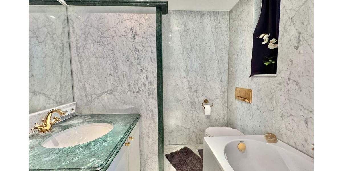 Etagenwohnung Stuttgart Mitte - 5 Zimmer, 130 m&sup2;, 2.340&euro; | Angebot:25704686