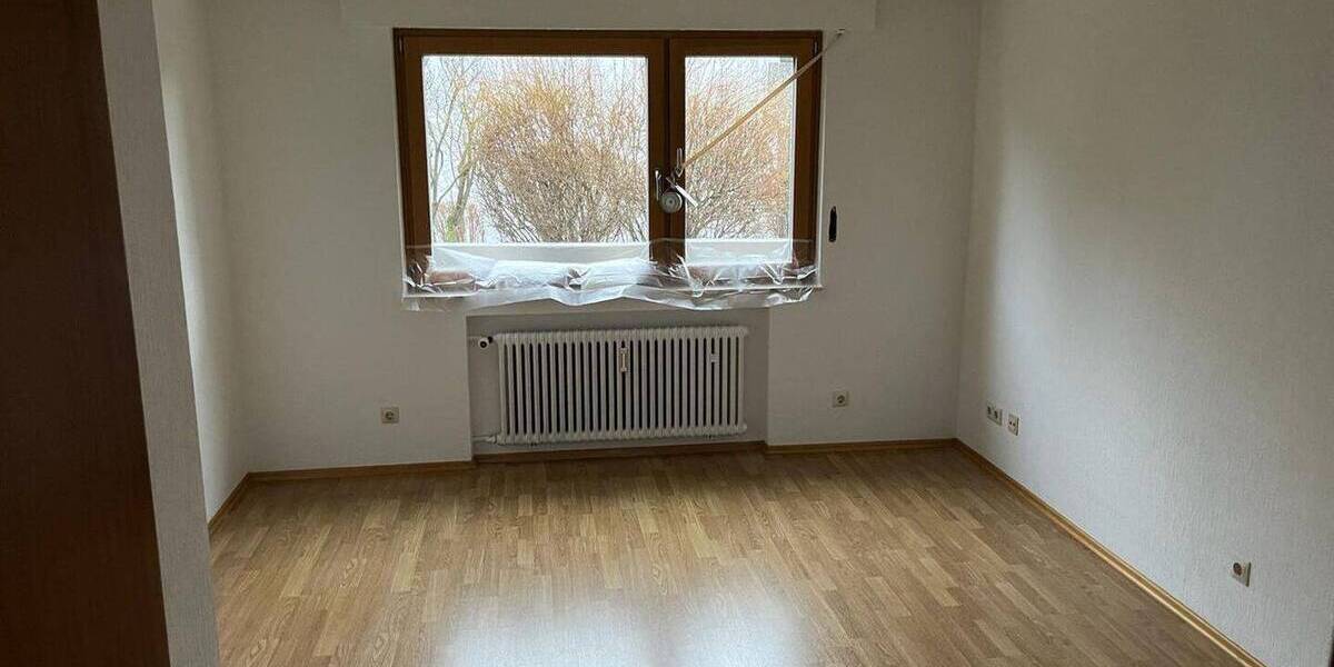 Etagenwohnung Stuttgart Bad Cannstatt - 4 Zimmer, 107 m&sup2;, 1.500&euro; | Angebot:26930193