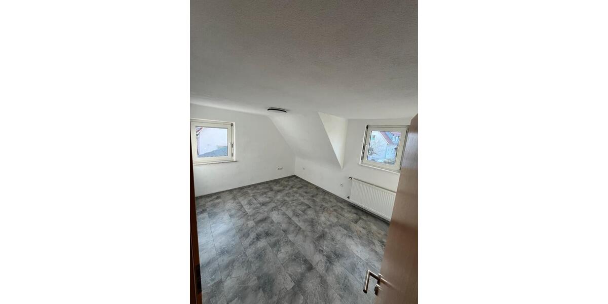 Dachgeschoßwohnung Vaihingen an der Enz - 2.5 Zimmer, 60 m&sup2;, 700&euro; | Angebot:24751556