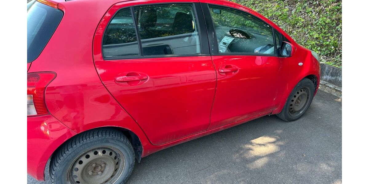 Toyota Yaris 144.500 km 2.500 &euro; Mundelsheim 74395