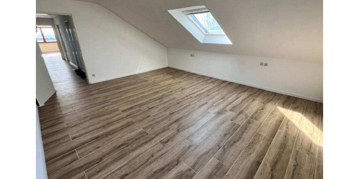 Dachgeschoßwohnung Friolzheim - 2.5 Zimmer, 86 m&sup2;, 1.100&euro; | Angebot:25794082