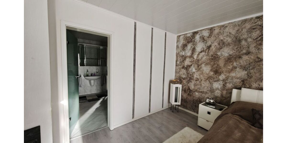 Starke Kapitalanlage - 5-Familienhaus mit Ausbaupotential - Mehrfamilienhaus, Wohnhaus Tiefenbronn | Angebot:24568753