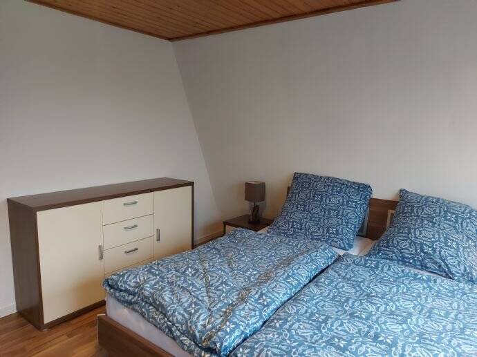 Mehrfamilienhaus, Wohnhaus Leingarten Großgartach - 8 Zimmer, 250 m&sup2;, 2.000&euro; | Angebot:25780397