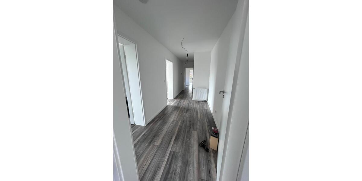 Erdgeschoßwohnung Brackenheim - 4 Zimmer, 100 m&sup2;, 1.350&euro; | Angebot:25418138