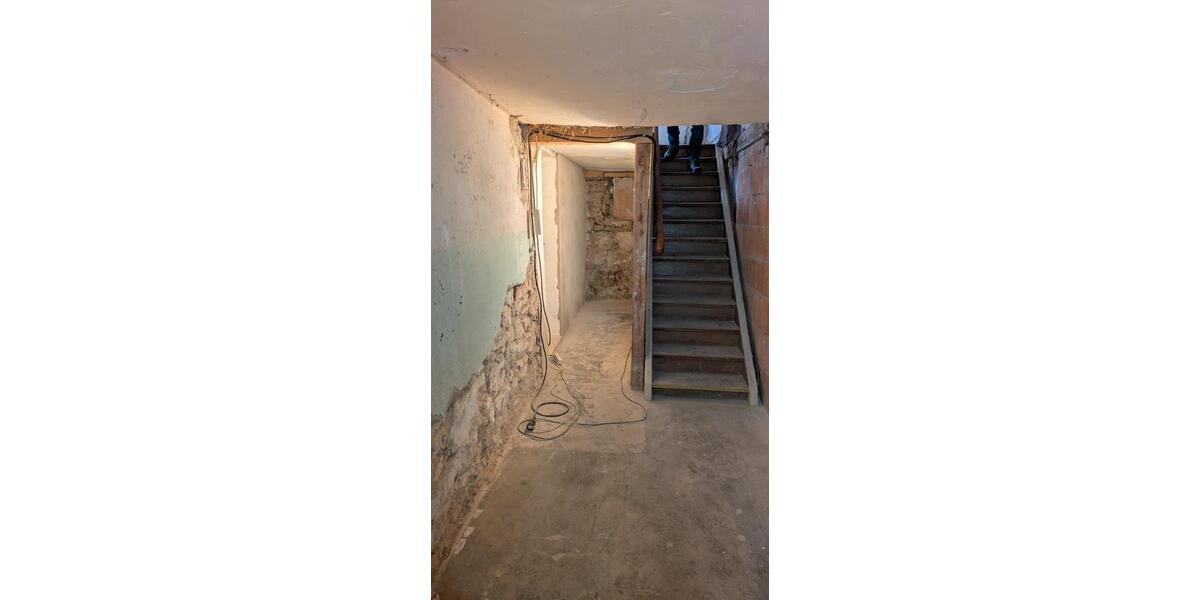 Einfamilienhaus Weinstadt - 9 Zimmer, 245.000&euro; | Angebot:21571963