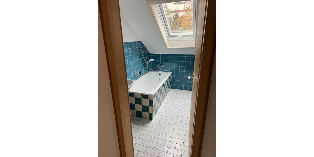 Dachgeschoßwohnung Remshalden - 3 Zimmer, 80 m&sup2;, 1.030&euro; | Angebot:26417226