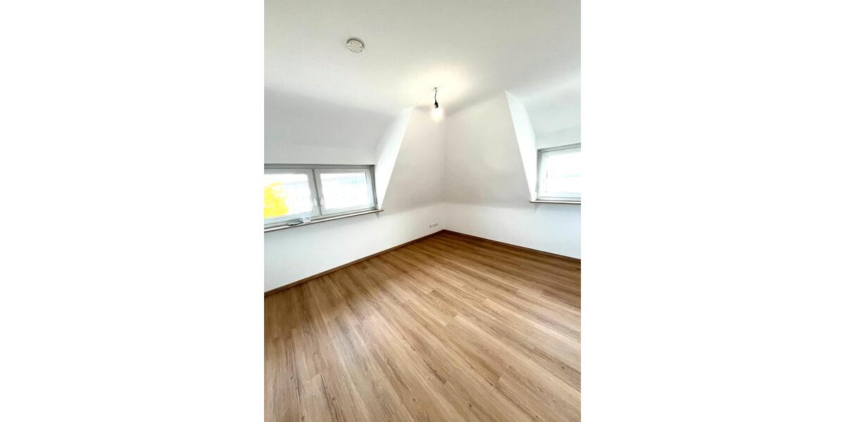 Dachgeschoßwohnung Stuttgart Stuttgart-Süd - 3.5 Zimmer, 64 m&sup2;, 1.060&euro; | Angebot:26331936