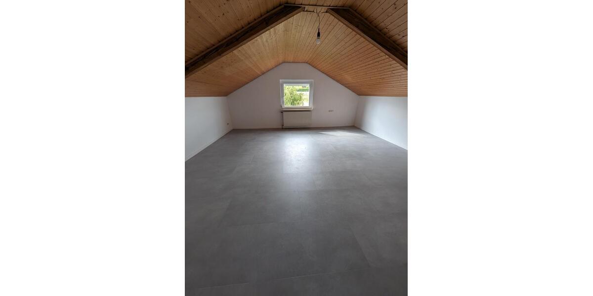 Dachgeschoßwohnung Weissach im Tal - 2.5 Zimmer, 69 m&sup2;, 870&euro; | Angebot:27557897