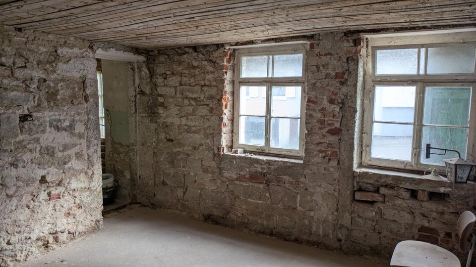 Einfamilienhaus Weinstadt - 9 Zimmer, 245.000&euro; | Angebot:21571963