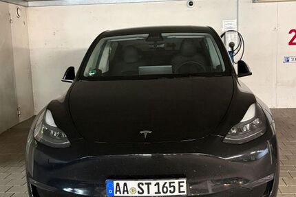Tesla Model Y 56.000 km 31.900 &euro; Stuttgart 70374