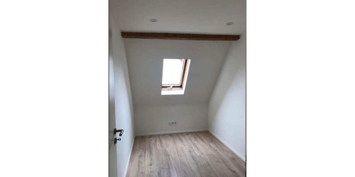 Dachgeschoßwohnung Ludwigsburg Hoheneck - 2.5 Zimmer, 65 m&sup2;, 1.150&euro; | Angebot:27590316