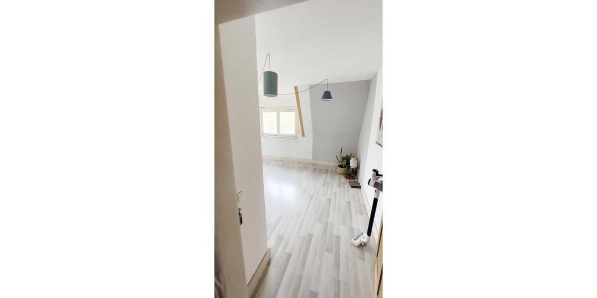 Dachgeschoßwohnung Stuttgart Bad Cannstatt - 3 Zimmer, 65 m&sup2;, 210.000&euro; | Angebot:27168316