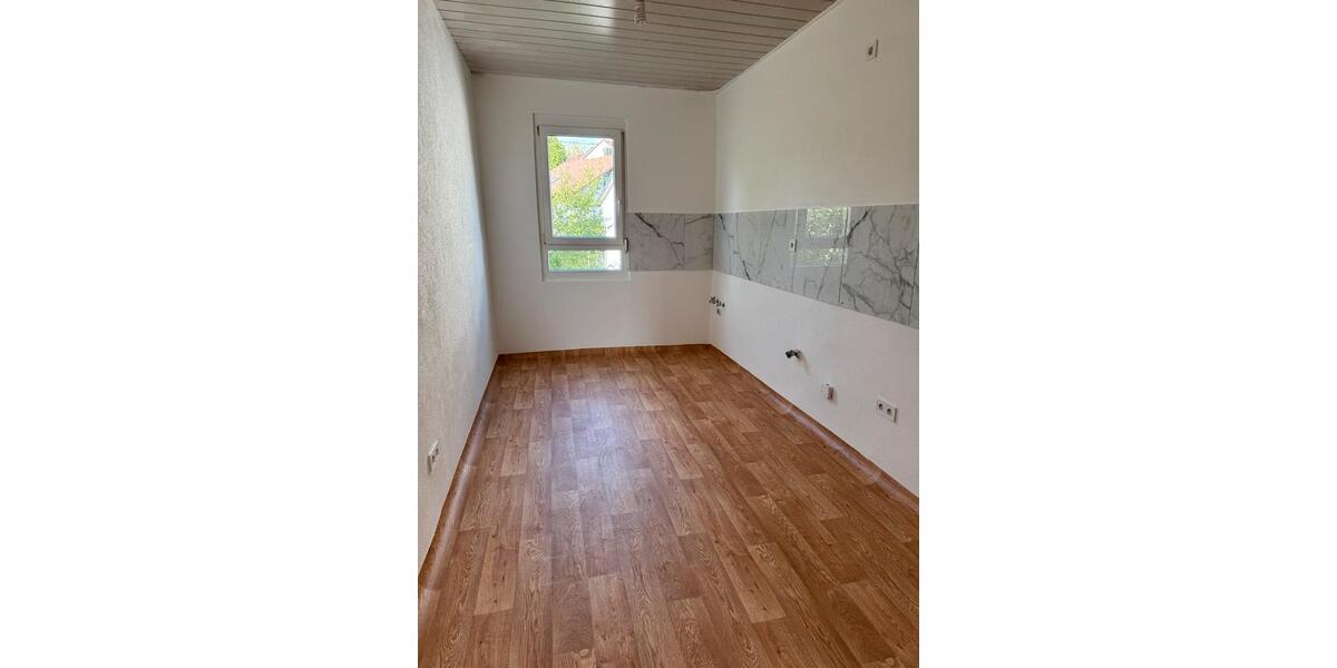 Dachgeschoßwohnung Backnang - 3 Zimmer, 73 m&sup2;, 950&euro; | Angebot:27577616