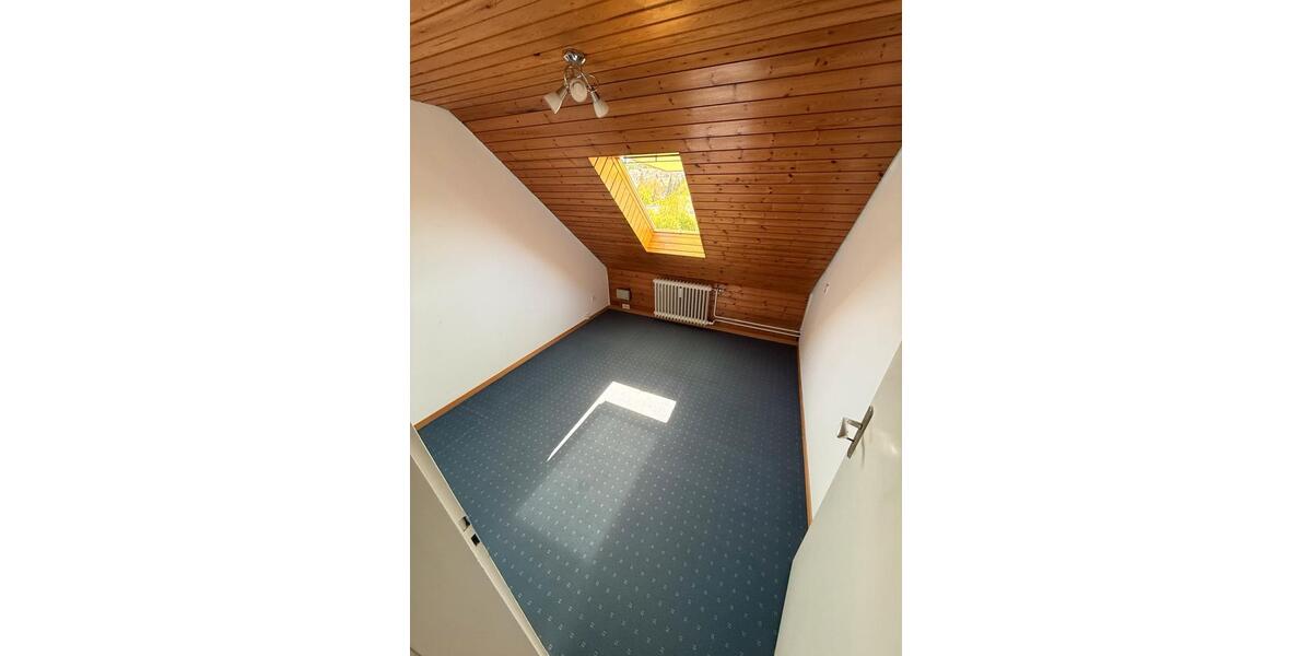 Dachgeschoßwohnung Esslingen am Neckar Hegensberg - 3 Zimmer, 68 m&sup2;, 1.252&euro; | Angebot:26404841