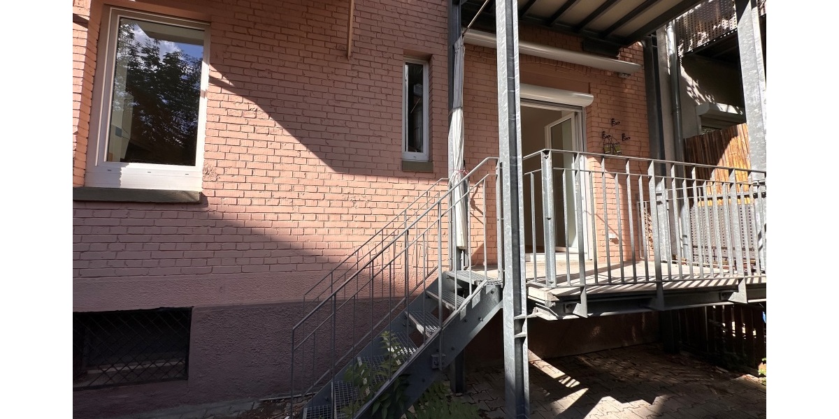 Gepflegte 3-Zi.-Altbauwohnung mit Balkon und großer Terrasse in Stuttgart-West - Erdgeschoßwohnung Stuttgart Stuttgart-West (Stadtbezirk) | Angebot:27505240