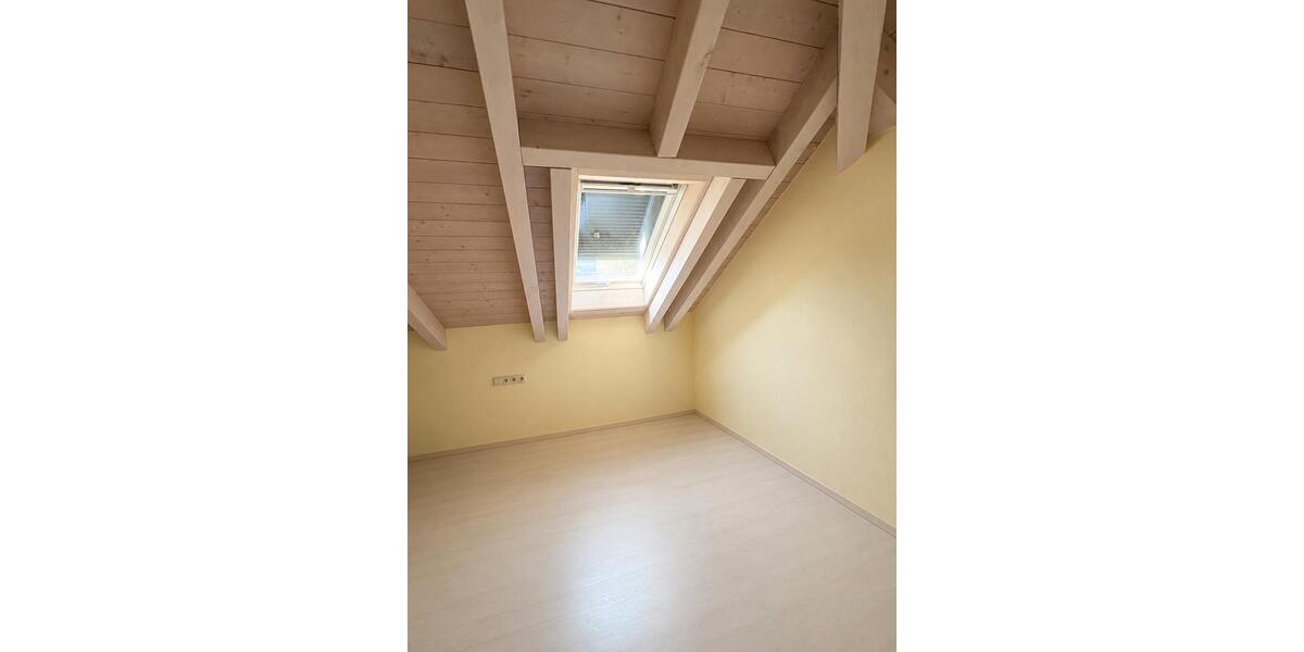 Dachgeschoßwohnung Vaihingen an der Enz - 3 Zimmer, 90 m&sup2;, 1.350&euro; | Angebot:27554043
