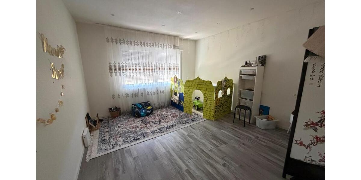 Einfamilienhaus Sachsenheim - 7 Zimmer, 230 m&sup2;, 900.000&euro; | Angebot:26957350