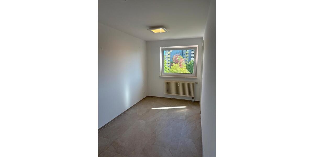 Etagenwohnung Stuttgart Botnang - 3.5 Zimmer, 82 m&sup2;, 1.700&euro; | Angebot:26395496