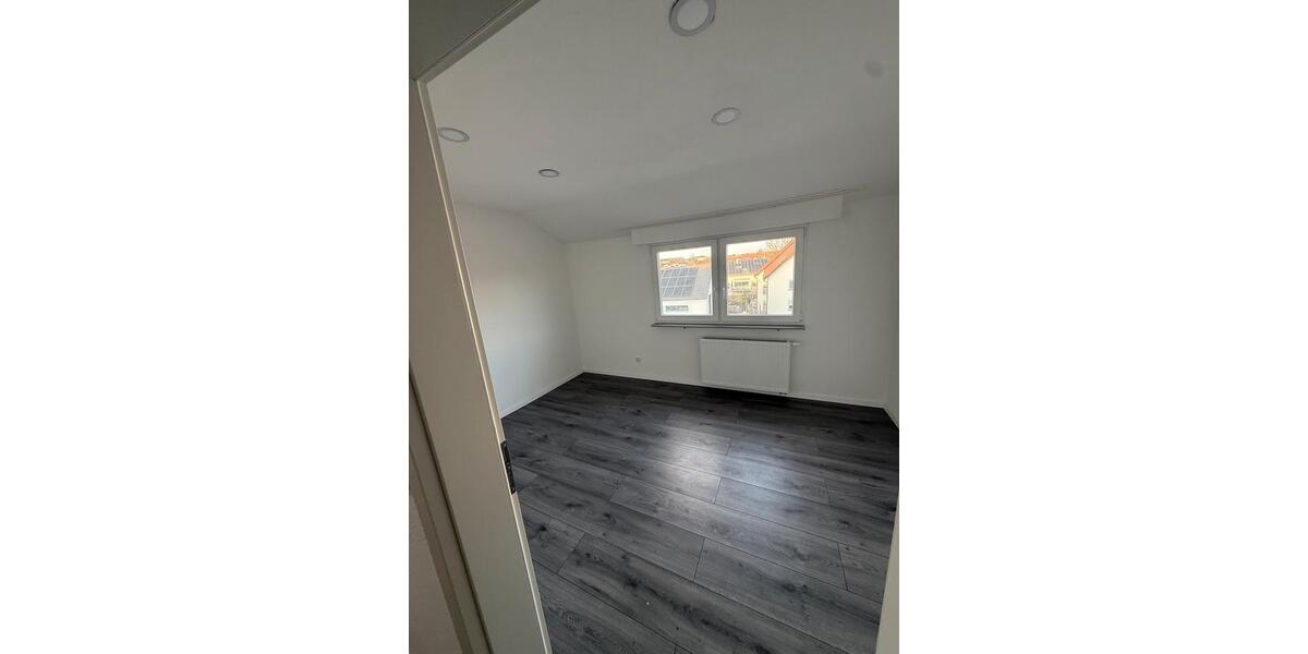Dachgeschoßwohnung Schwaikheim - 3 Zimmer, 80 m&sup2;, 1.300&euro; | Angebot:26039754
