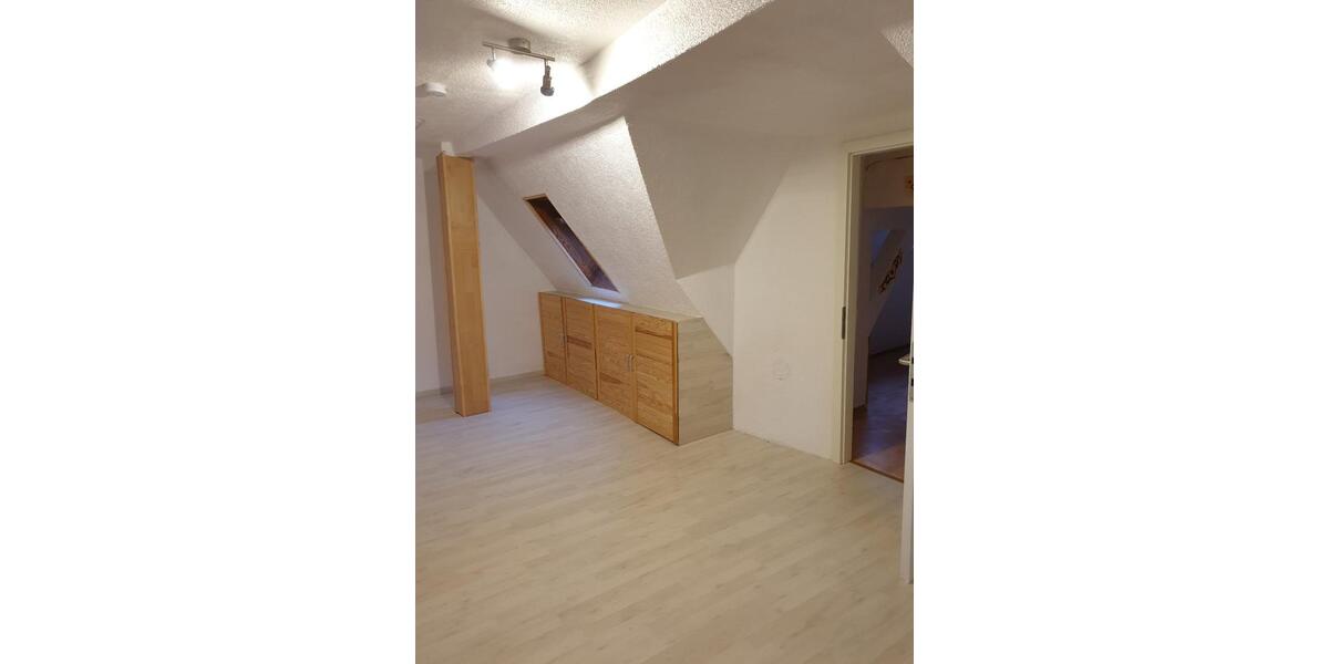 Doppelhaushälfte Brackenheim - 4 Zimmer, 148 m&sup2;, 310.000&euro; | Angebot:27202309