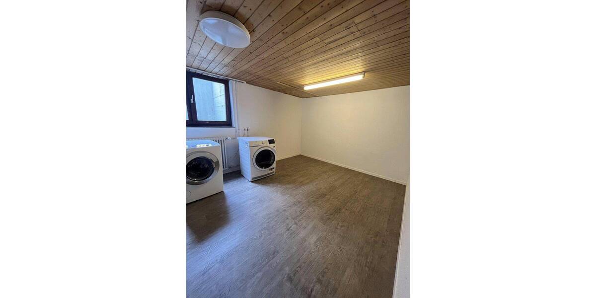 Reihenmittelhaus Stuttgart Nord - 7 Zimmer, 183 m&sup2;, 2.725&euro; | Angebot:26926626
