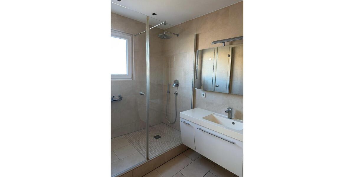 Etagenwohnung Leonberg - 3 Zimmer, 81 m&sup2;, 1.200&euro; | Angebot:25945571