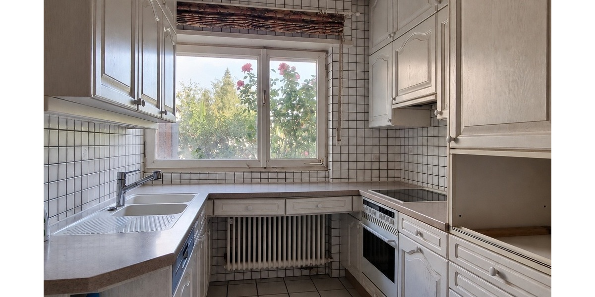 Familienfreundliches Einfamilienhaus mit Einliegerwohnung in attraktiver Aussichtslage von Leonberg - Einliegerwohnung Leonberg Leonberg | Angebot:27550187