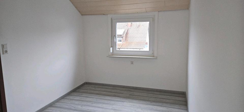 Dachgeschoßwohnung Backnang - 5 Zimmer, 94 m&sup2;, 1.300&euro; | Angebot:25948413