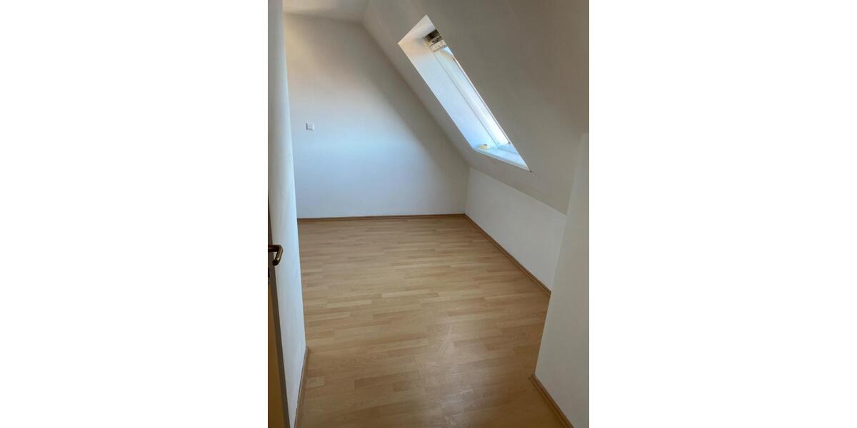 Dachgeschoßwohnung Brackenheim - 1 Zimmer, 17 m&sup2;, 400&euro; | Angebot:25750777