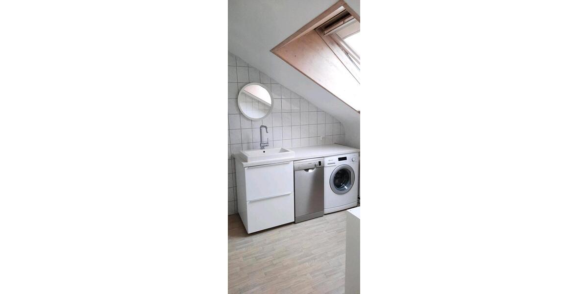 Dachgeschoßwohnung Stuttgart Feuerbach - 2.5 Zimmer, 35 m&sup2;, 161.000&euro; | Angebot:27111038