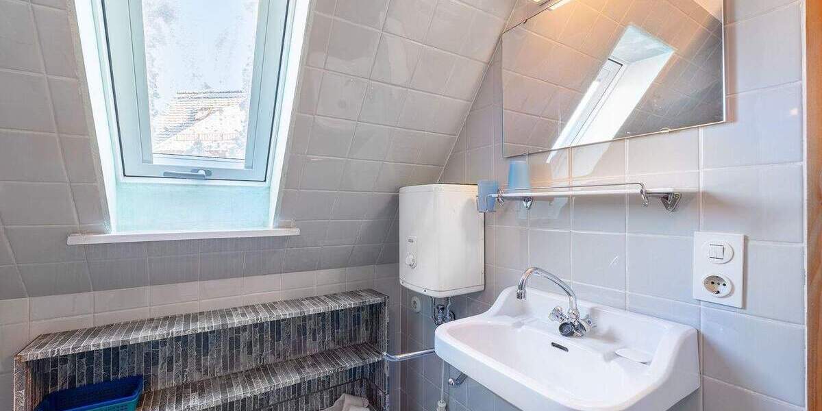 Mehrfamilienhaus, Wohnhaus Stuttgart Degerloch - 9 Zimmer, 140 m&sup2;, 740.000&euro; | Angebot:25685475