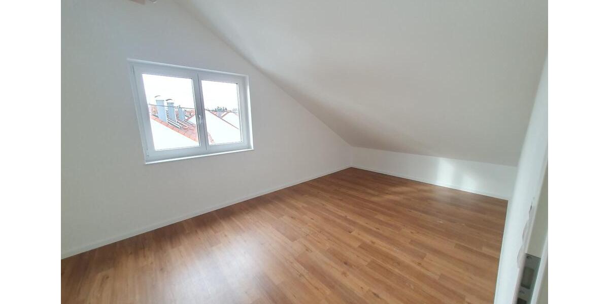 Dachgeschoßwohnung Winnenden - 4 Zimmer, 130 m&sup2;, 1.675&euro; | Angebot:27565836