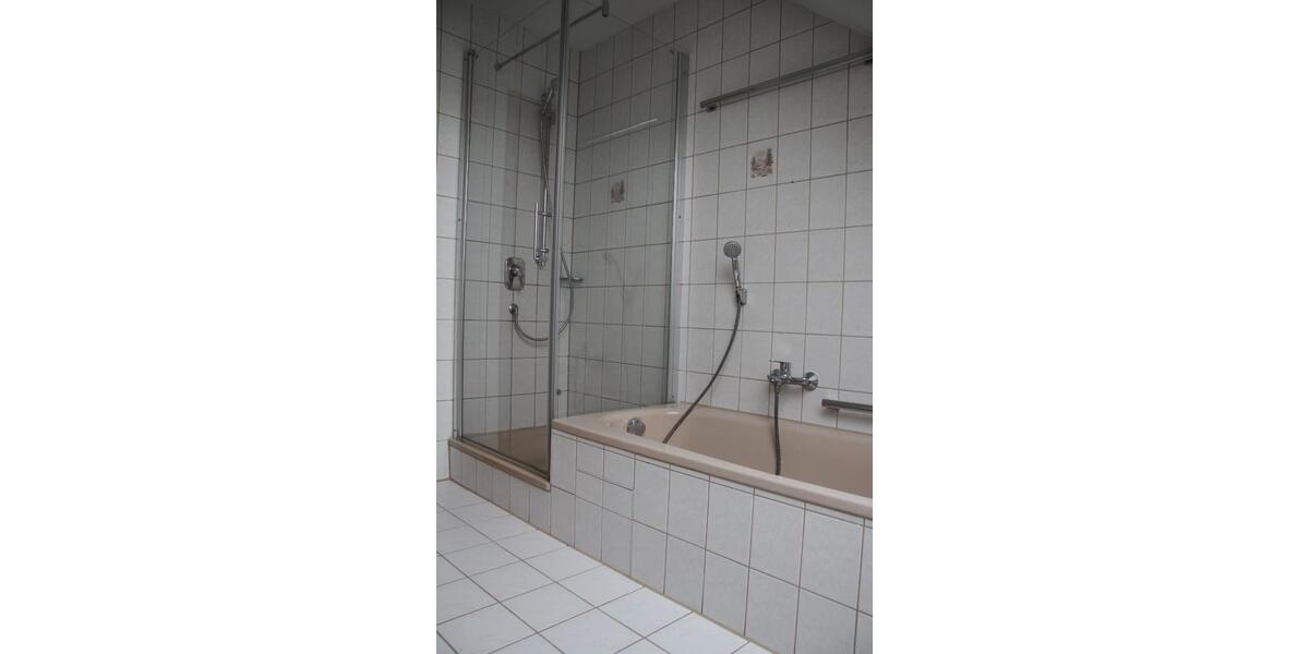 Dachgeschoßwohnung Brackenheim - 4.5 Zimmer, 97 m&sup2;, 1.150&euro; | Angebot:27580019