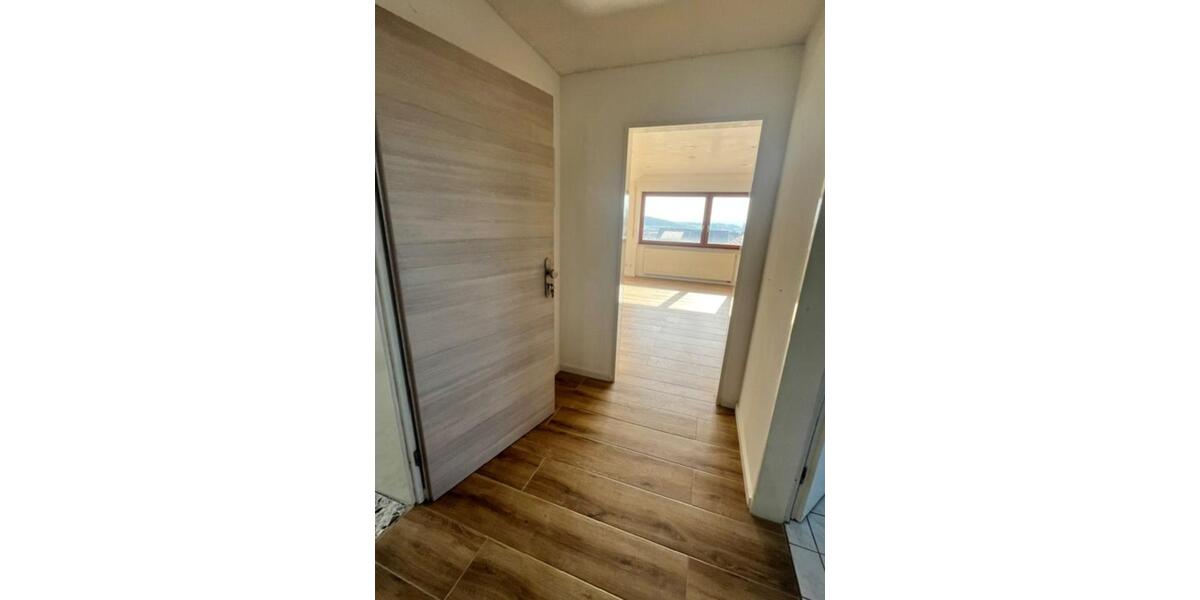 Dachgeschoßwohnung Friolzheim - 2.5 Zimmer, 86 m&sup2;, 1.100&euro; | Angebot:25794082