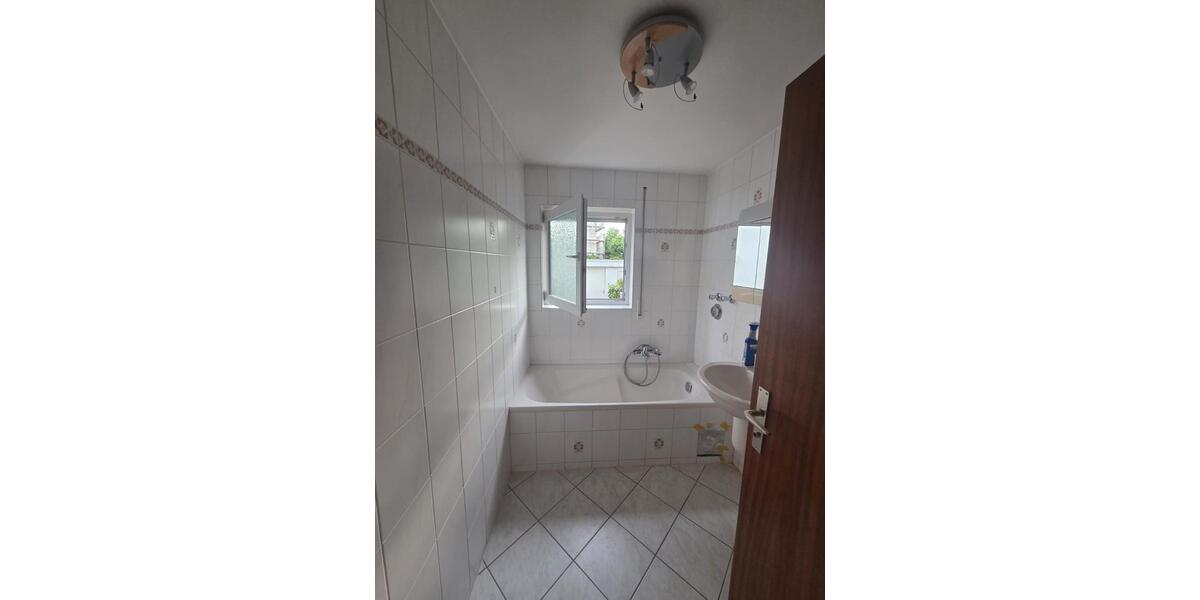 Hochparterre Ludwigsburg Pflugfelden - 3 Zimmer, 74 m&sup2;, 1.100&euro; | Angebot:27545301