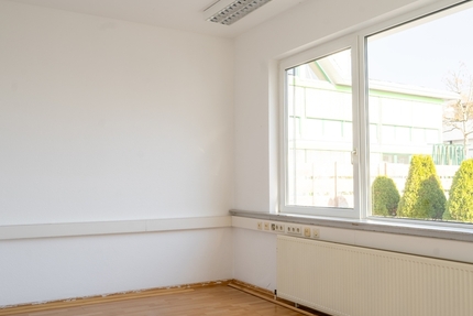 Einzelbüro Beratungsraum mit viel Tageslicht - Gewerbeobjekt Winterbach | Angebot:26943706