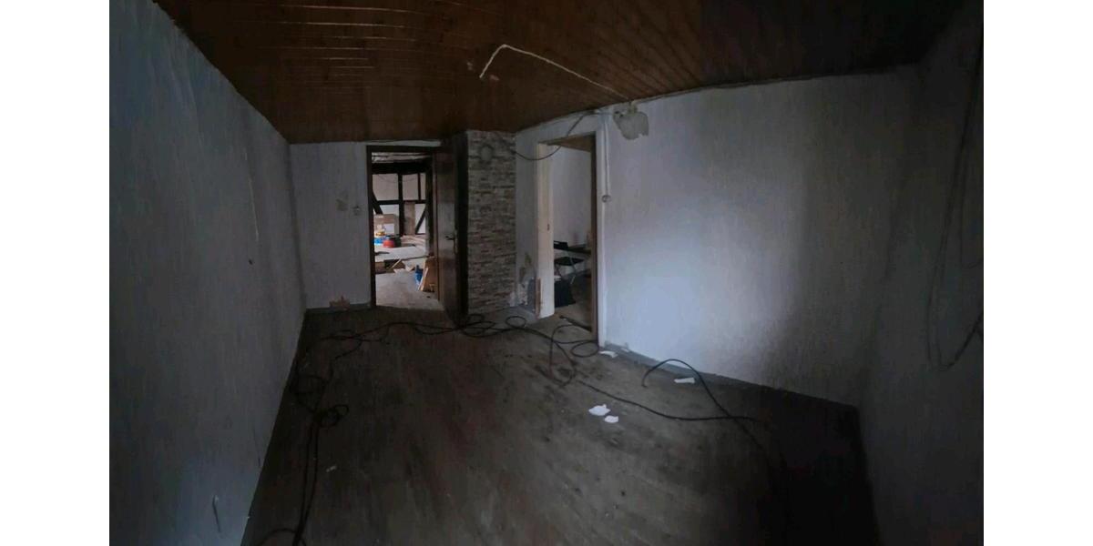 Einfamilienhaus Friolzheim - 5 Zimmer, 150 m&sup2;, 130.000&euro; | Angebot:25224290