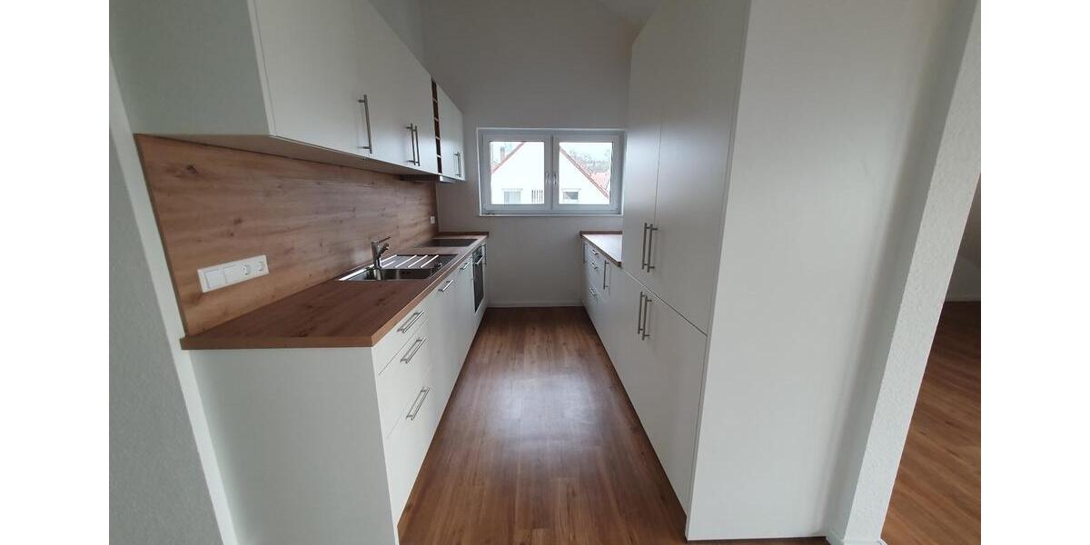 Dachgeschoßwohnung Winnenden - 4 Zimmer, 130 m&sup2;, 1.675&euro; | Angebot:27565836