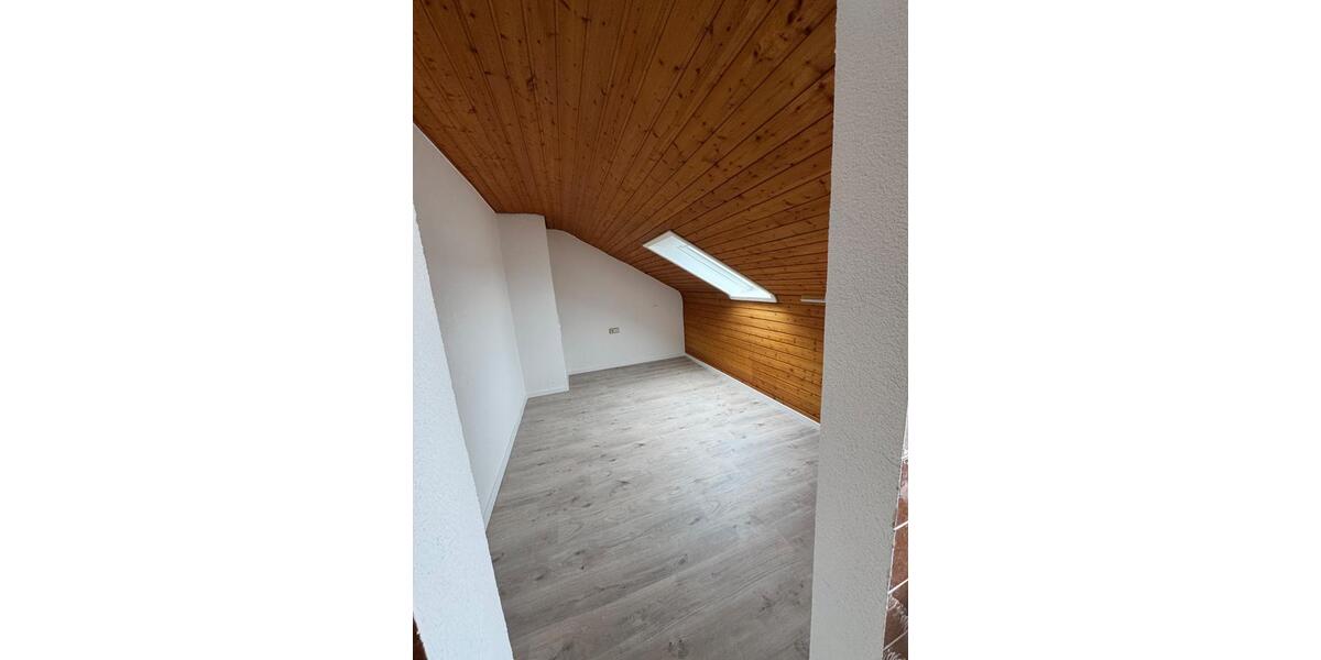 Maisonettenwohnung Böblingen Dagersheim - 5.5 Zimmer, 160 m&sup2;, 1.900&euro; | Angebot:25754375