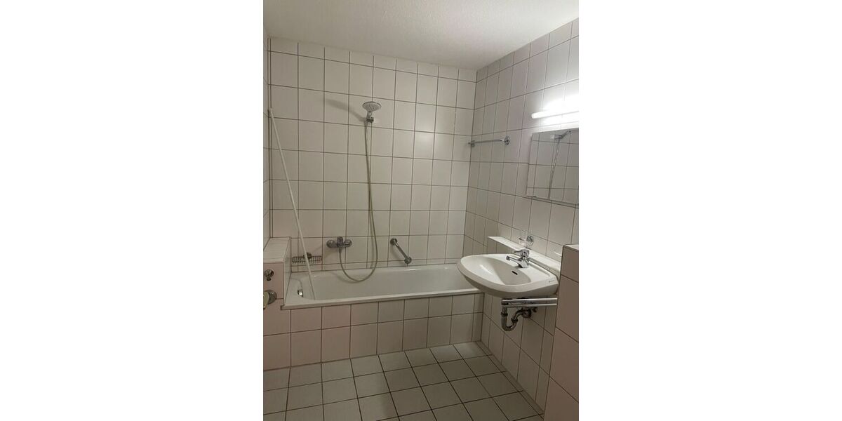 Provisionsfrei* 2 Zimmer OG Wohnung mit Balkon,TG Stellplatz und Aufzug bezugsfrei - Etagenwohnung Plochingen | Angebot:26827677