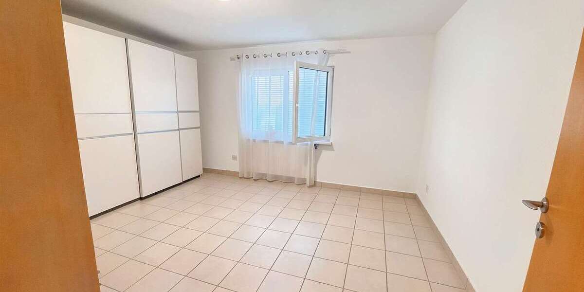 Großzügige 4-Zimmer-Wohnung mit Balkon & Loggia in Esslingen - 4- Esslingen am Neckar Oberesslingen | Angebot:27496970