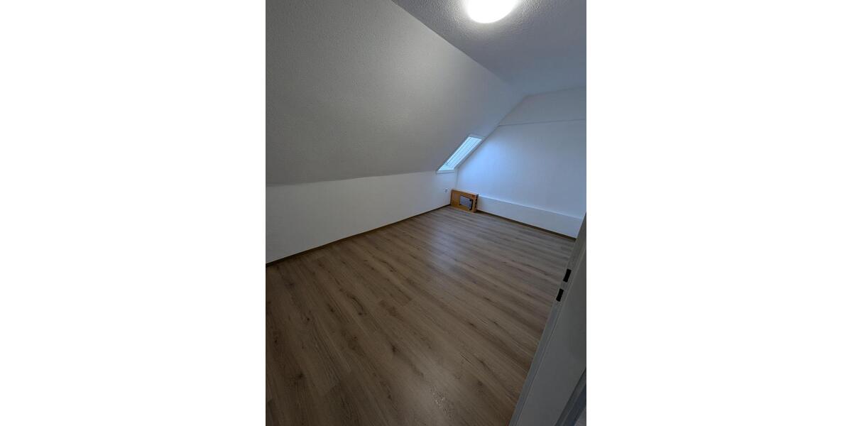Dachgeschoßwohnung Schwaigern - 3 Zimmer, 90 m&sup2;, 550&euro; | Angebot:25510466
