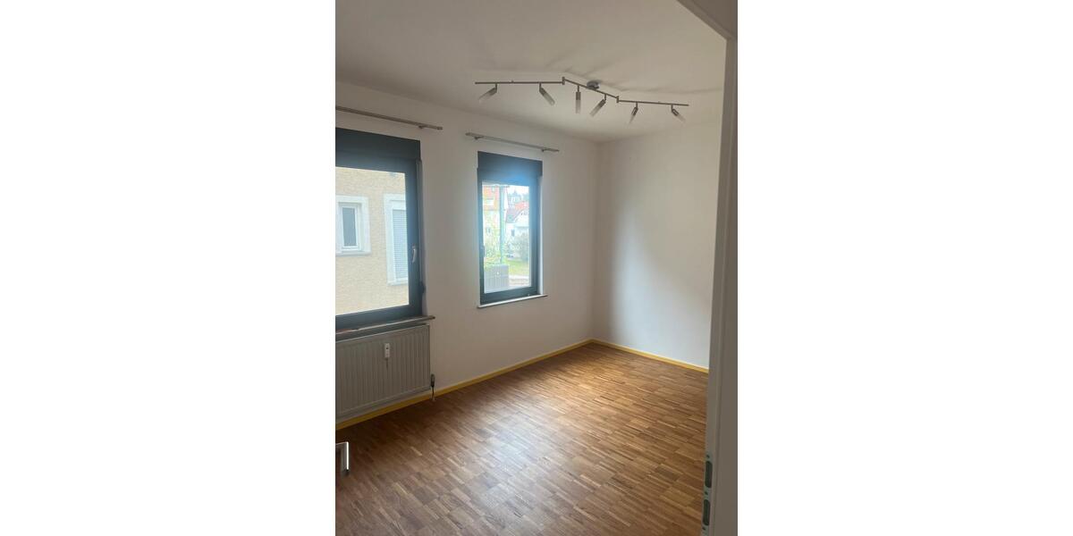 Etagenwohnung Stuttgart Zuffenhausen - 3 Zimmer, 84 m&sup2;, 1.000&euro; | Angebot:25953922