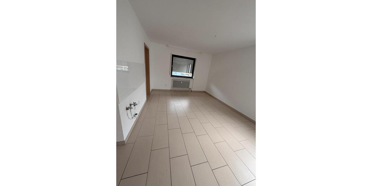 Etagenwohnung Schorndorf - 3 Zimmer, 100 m&sup2;, 550&euro; | Angebot:27554105