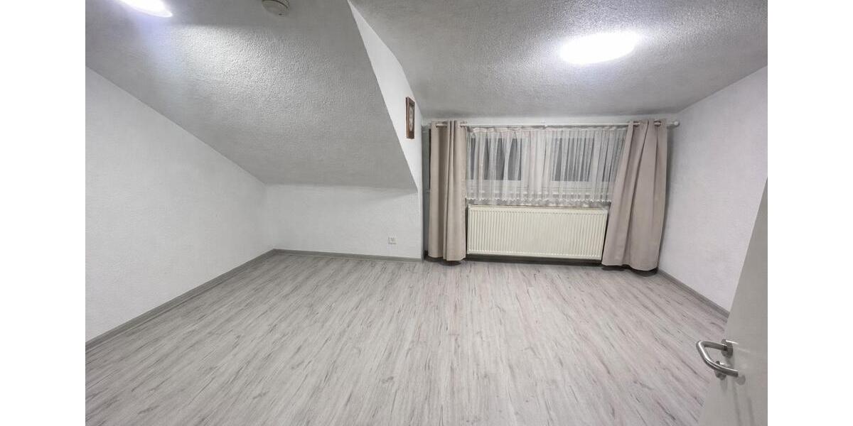 Dachgeschoßwohnung Schorndorf - 3 Zimmer, 61 m&sup2;, 219.000&euro; | Angebot:26524703