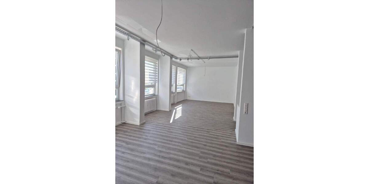 Etagenwohnung Stuttgart Ost - 3 Zimmer, 126 m&sup2;, 2.200&euro; | Angebot:25674459