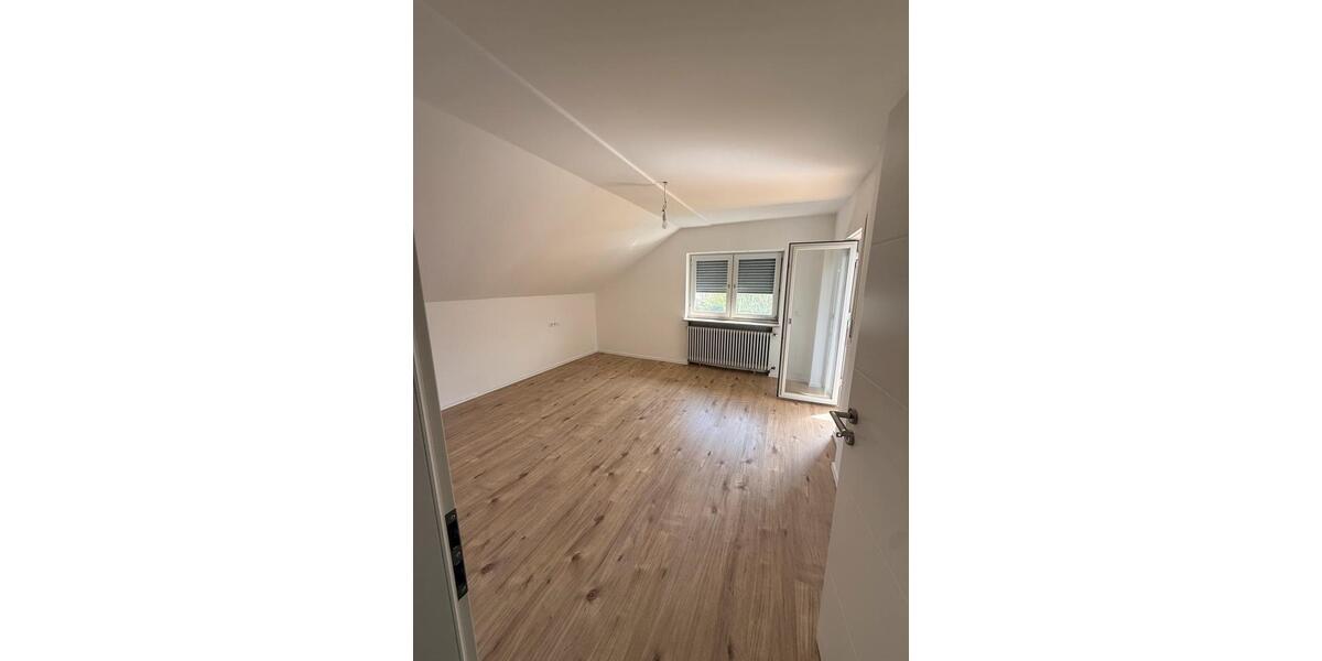 Etagenwohnung Kirchheim am Neckar - 4 Zimmer, 102 m&sup2;, 1.100&euro; | Angebot:27550072