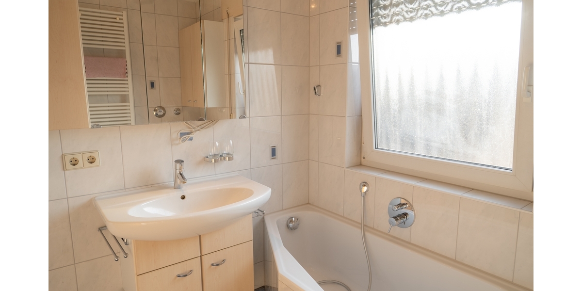 DG mit Sonnenbalkon & eigener PV – Haus komplett erneuert - Etagenwohnung Schorndorf | Angebot:27427264